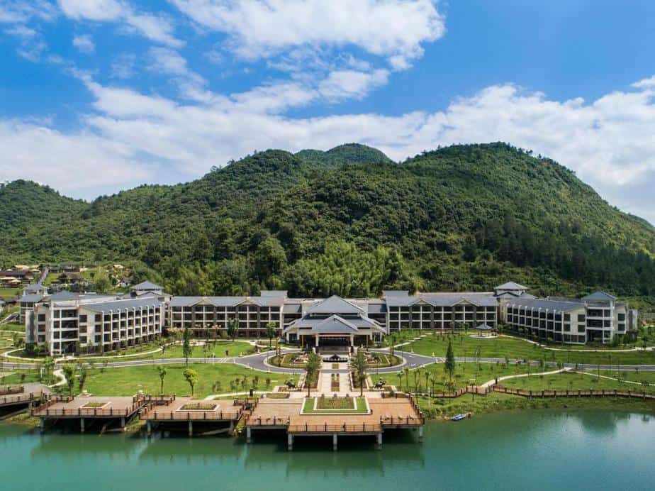 Hotels Near Iron Mountain Hot Springs