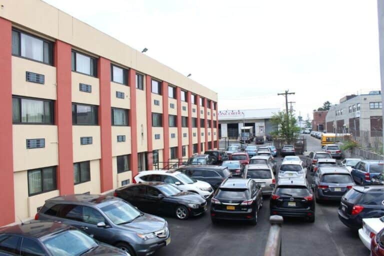 Hotels Near JFK With Parking