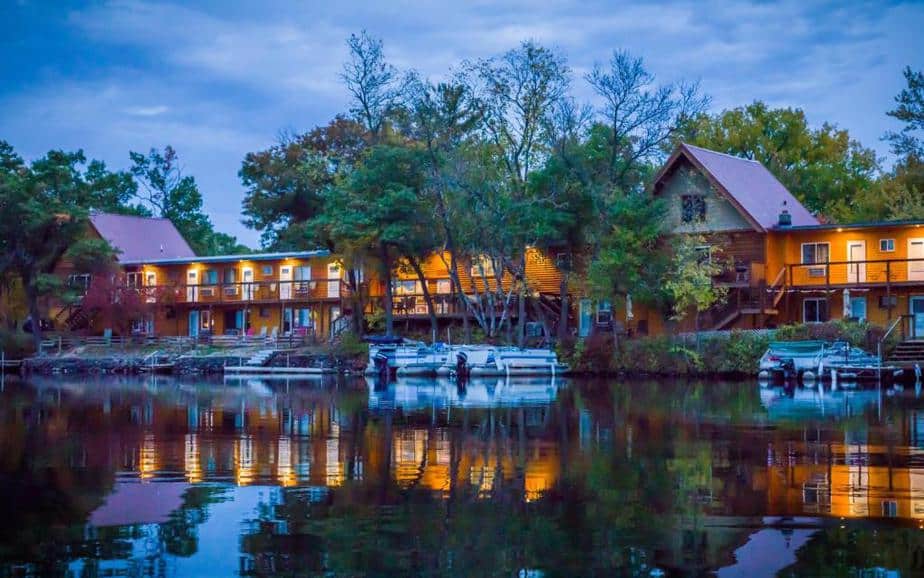 Hotels Near Twin Lakes WI
